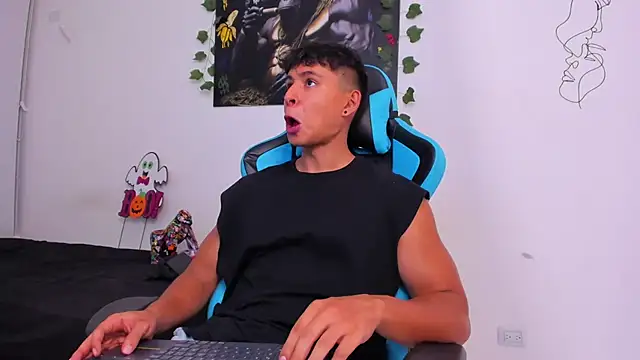 Snapshot of Bray_Kevin chatting on December 24, 12:33 am Bray Kevin online show from December 24, 12:33 am