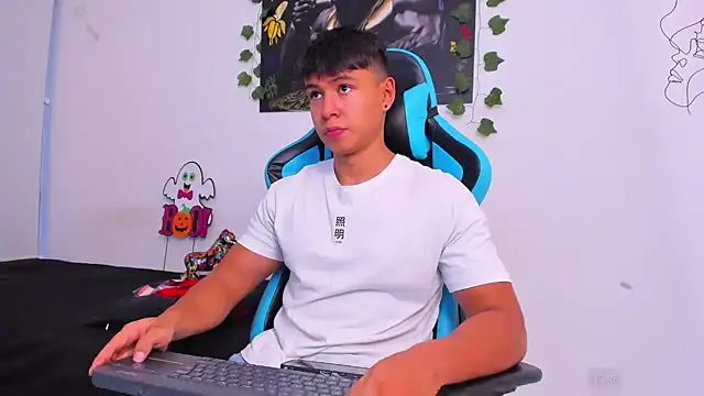 Snapshot of Bray_Kevin chatting on December 25, 10:59 pm Bray Kevin online show from December 25, 10:59 pm