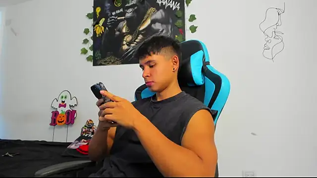 Snapshot of Bray_Kevin chatting on January 19, 10:39 pm Bray Kevin online show from January 19, 10:39 pm