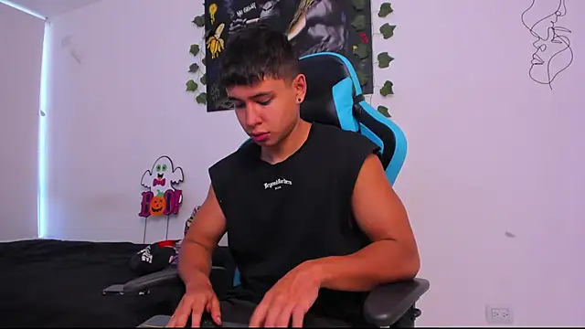 Snapshot of Bray_Kevin chatting on January 21, 12:39 pm Bray Kevin online show from January 21, 12:39 pm