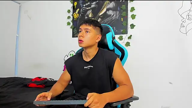 Snapshot of Bray_Kevin chatting on January 30, 11:13 pm Bray Kevin online show from January 30, 11:13 pm