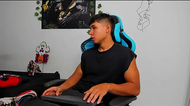 Snapshot of Bray_Kevin chatting on February 4, 12:19 am Bray Kevin online show from February 4, 12:19 am