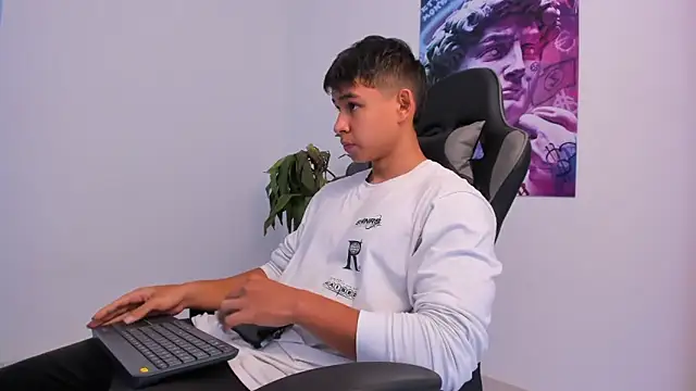 Snapshot of Bray_Kevin chatting on February 4, 2:53 pm Bray Kevin online show from February 4, 2:53 pm