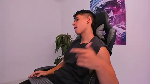 Snapshot of Bray_Kevin chatting on February 7, 4:46 pm Bray Kevin online show from February 7, 4:46 pm