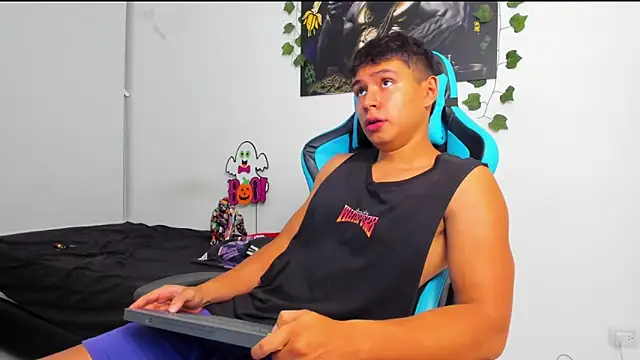 Snapshot of Bray_Kevin chatting on February 11, 12:49 am Bray Kevin online show from February 11, 12:49 am