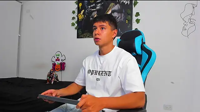 Snapshot of Bray_Kevin chatting on February 14, 1:02 am Bray Kevin online show from February 14, 1:02 am