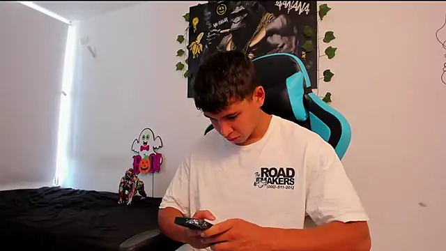 Snapshot of Bray_Kevin chatting on February 15, 4:01 pm Bray Kevin online show from February 15, 4:01 pm