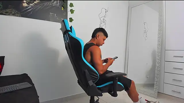 Snapshot of Bray_Kevin chatting on February 18, 12:48 am Bray Kevin online show from February 18, 12:48 am