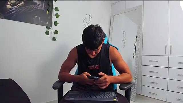 Snapshot of Bray_Kevin chatting on February 27, 11:48 pm Bray Kevin online show from February 27, 11:48 pm