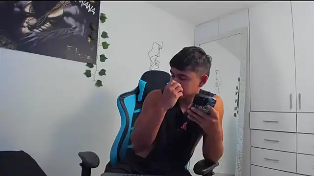 Snapshot of Bray_Kevin chatting on February 28, 1:47 pm Bray Kevin online show from February 28, 1:47 pm