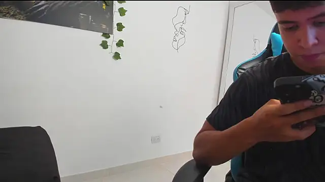 Snapshot of Bray_Kevin chatting on February 28, 11:56 pm Bray Kevin online show from February 28, 11:56 pm