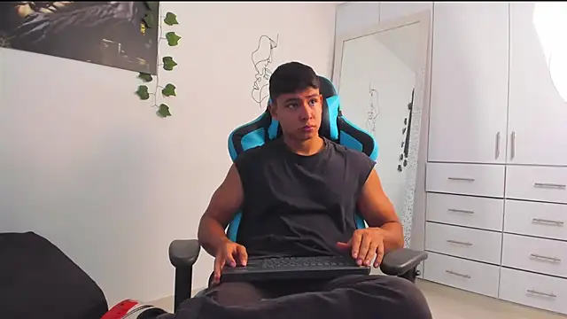 Snapshot of Bray_Kevin chatting on March 4, 3:48 pm Bray Kevin online show from March 4, 3:48 pm