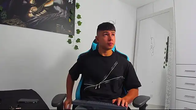 Snapshot of Bray_Kevin chatting on March 8, 12:22 am Bray Kevin online show from March 8, 12:22 am