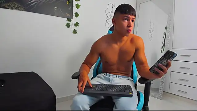 Snapshot of Bray_Kevin chatting on March 8, 3:28 am Bray Kevin online show from March 8, 3:28 am