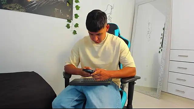 Snapshot of Bray_Kevin chatting on March 9, 3:05 pm Bray Kevin online show from March 9, 3:05 pm