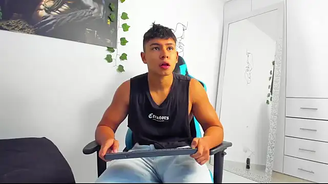 Snapshot of Bray_Kevin chatting on March 13, 12:16 am Bray Kevin online show from March 13, 12:16 am