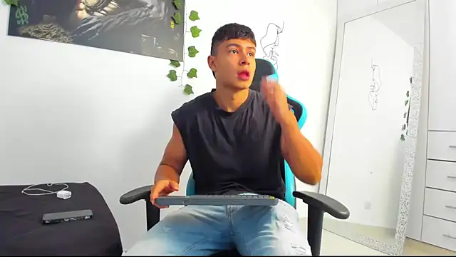 Snapshot of Bray_Kevin chatting on March 15, 4:43 pm Bray Kevin online show from March 15, 4:43 pm