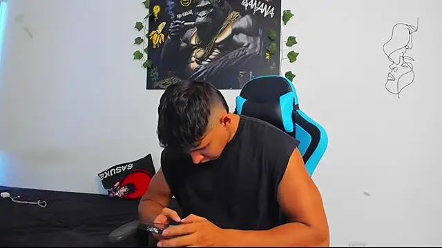 Snapshot of Bray_Kevin chatting on March 18, 10:15 pm Bray Kevin online show from March 18, 10:15 pm