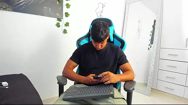 Snapshot of Bray_Kevin chatting on March 22, 3:20 pm Bray Kevin online show from March 22, 3:20 pm