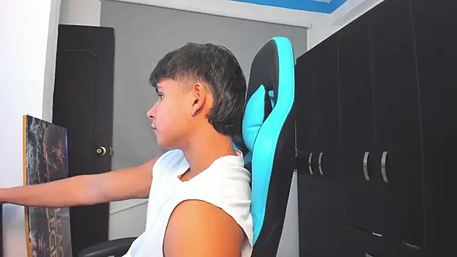 Snapshot of Bray_Kevin chatting on November 8, 1:39 am Bray Kevin online show from November 8, 1:39 am