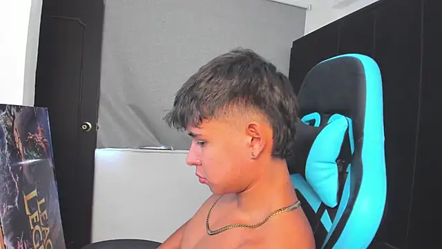 Snapshot of Bray_Kevin chatting on November 18, 6:34 pm Bray Kevin online show from November 18, 6:34 pm