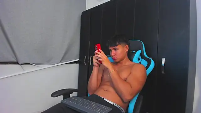 Snapshot of Bray_Kevin chatting on November 22, 3:05 am Bray Kevin online show from November 22, 3:05 am