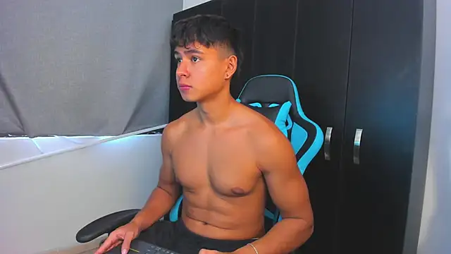 Snapshot of Bray_Kevin chatting on November 22, 3:22 pm Bray Kevin online show from November 22, 3:22 pm