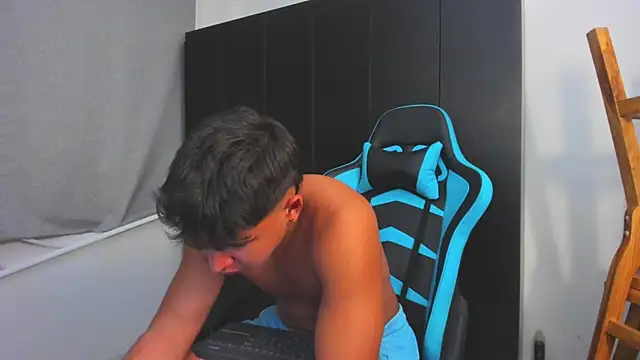 Snapshot of Bray_Kevin chatting on November 27, 4:25 am Bray Kevin online show from November 27, 4:25 am