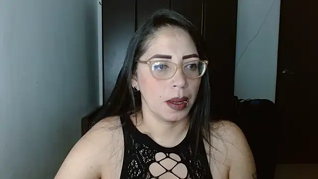 natashasmithe online show from February 10, 1:01 pm