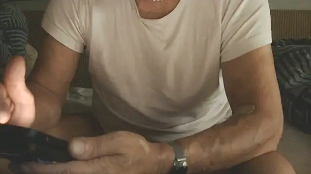 Snapshot of dannedonger2 chatting on October 6, 6:00 am dannedonger2 online show from October 6, 6:00 am