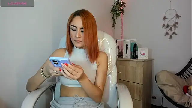 Snapshot of Tiarha chatting on December 4, 4:54 am Tiarha online show from December 4, 4:54 am