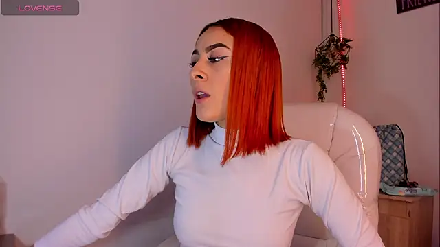 Snapshot of Tiarha chatting on December 5, 3:59 am Tiarha online show from December 5, 3:59 am