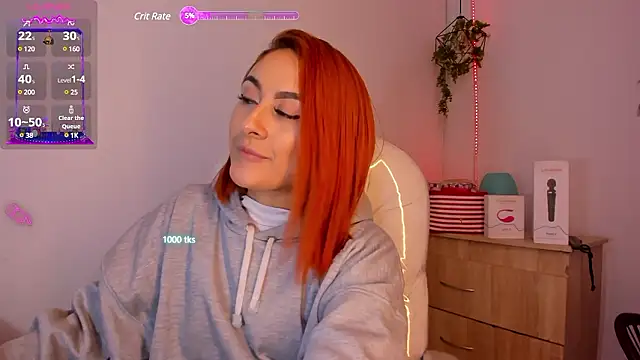 Snapshot of Tiarha chatting on December 5, 7:05 am Tiarha online show from December 5, 7:05 am