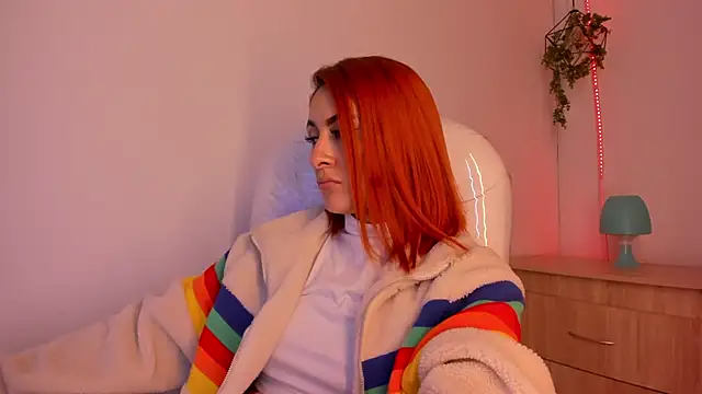 Snapshot of Tiarha chatting on December 13, 4:33 am Tiarha online show from December 13, 4:33 am