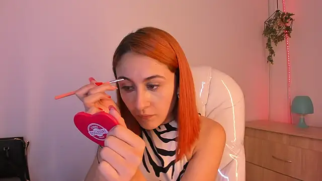 Snapshot of Tiarha chatting on December 15, 4:29 am Tiarha online show from December 15, 4:29 am