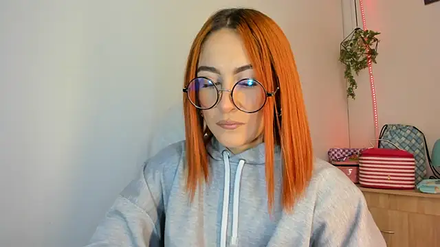 Snapshot of Tiarha chatting on December 16, 4:34 am Tiarha online show from December 16, 4:34 am