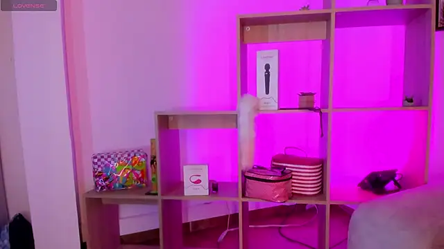 Snapshot of Tiarha chatting on January 14, 8:20 am Tiarha online show from January 14, 8:20 am