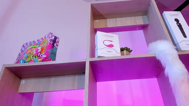 Snapshot of Tiarha chatting on January 19, 7:04 am Tiarha online show from January 19, 7:04 am