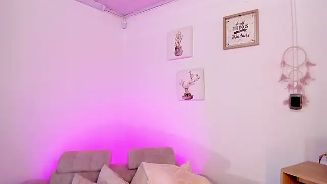 Snapshot of Tiarha chatting on February 20, 4:39 am Tiarha online show from February 20, 4:39 am