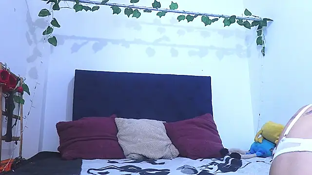 Snapshot of AliciaBasch chatting on December 22, 11:09 pm AliciaBasch online show from December 22, 11:09 pm