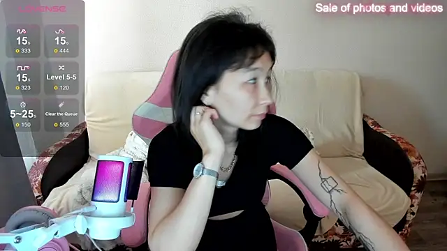 Snapshot of SaraXray chatting on September 21, 3:30 am SaraXray online show from September 21, 3:30 am