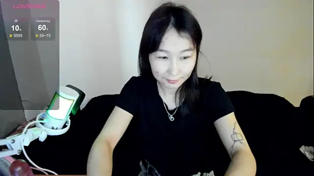 Snapshot of SaraXray chatting on November 19, 2:33 am SaraXray online show from November 19, 2:33 am