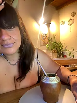 Snapshot of Sensualmente333 chatting on November 28, 11:57 am Sensualmente333 online show from November 28, 11:57 am