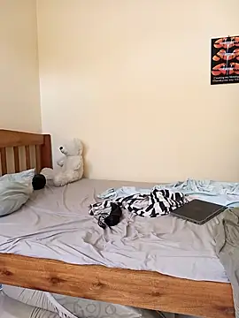 Snapshot of Horny_wifey254 chatting on December 15, 12:53 pm Horny wifey254 online show from December 15, 12:53 pm