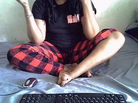 Snapshot of Crystal__Gee chatting on July 6, 8:33 am Crystal Gee online show from July 6, 8:33 am