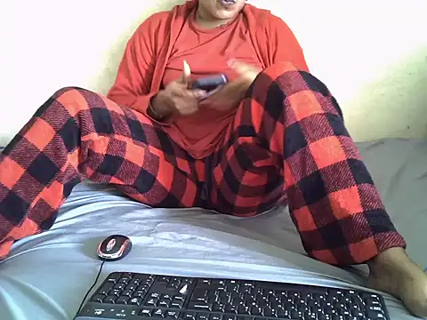 Snapshot of Crystal__Gee chatting on July 18, 9:13 am Crystal Gee online show from July 18, 9:13 am