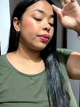 Snapshot of PUSHYLATE chatting on November 18, 2:28 am PUSHYLATE online show from November 18, 2:28 am