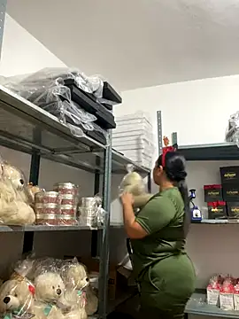 Snapshot of PUSHYLATE chatting on December 2, 4:13 pm PUSHYLATE online show from December 2, 4:13 pm