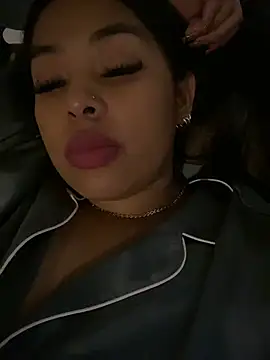 Snapshot of PUSHYLATE chatting on January 11, 5:23 am PUSHYLATE online show from January 11, 5:23 am