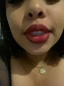 Snapshot of PUSHYLATE chatting on February 7, 2:48 am PUSHYLATE online show from February 7, 2:48 am